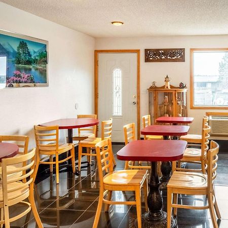 Econo Lodge Inn & Suites Madras Buitenkant foto