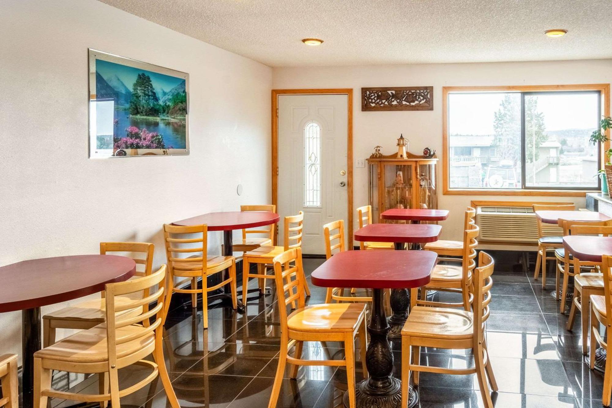 Econo Lodge Inn & Suites Madras Buitenkant foto