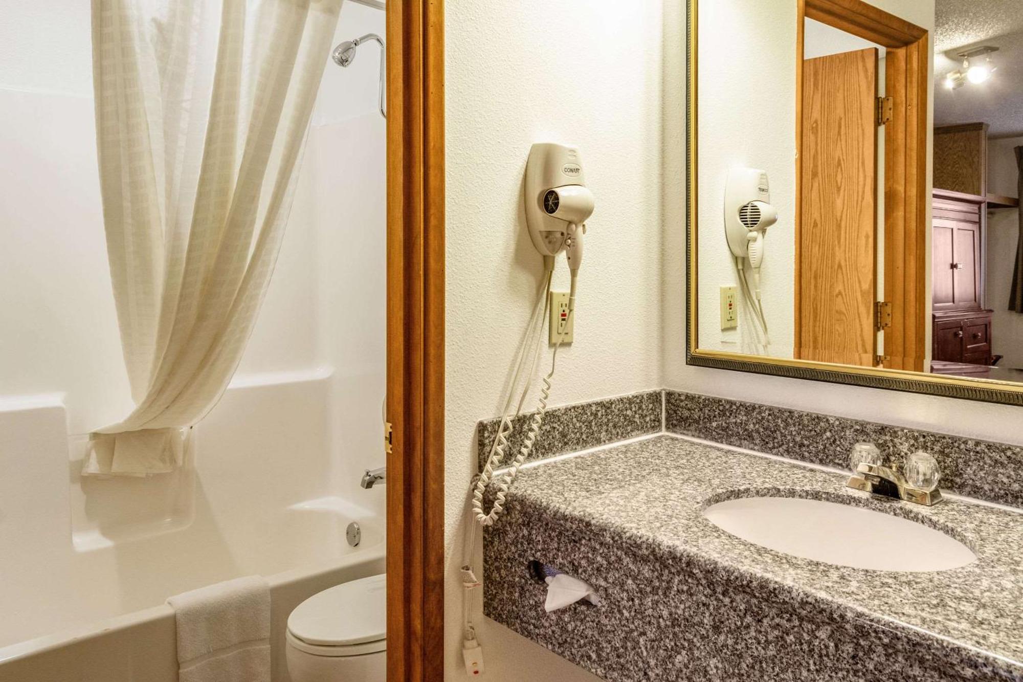 Econo Lodge Inn & Suites Madras Buitenkant foto