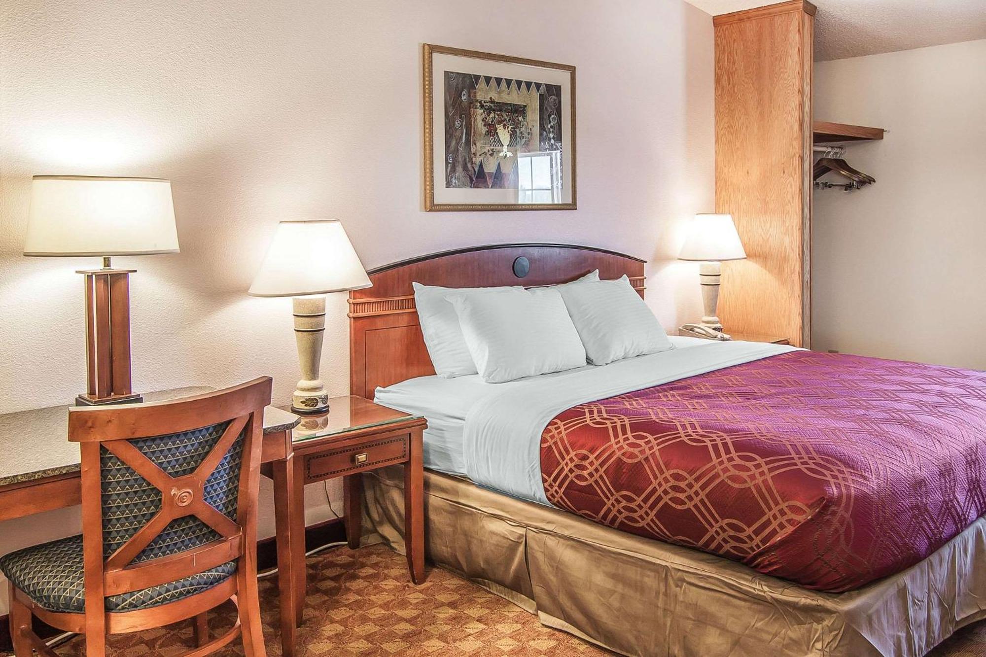Econo Lodge Inn & Suites Madras Buitenkant foto