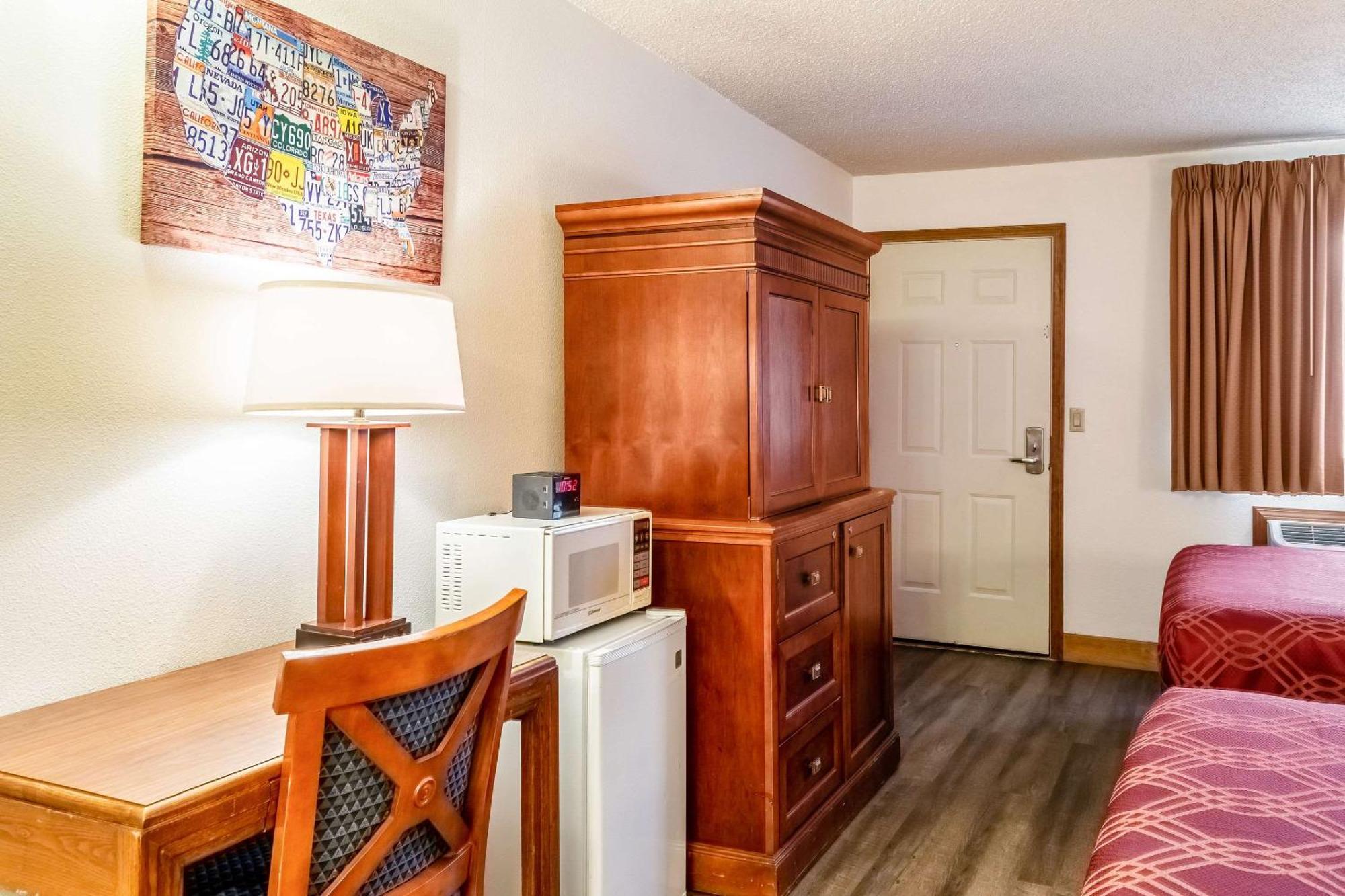 Econo Lodge Inn & Suites Madras Buitenkant foto
