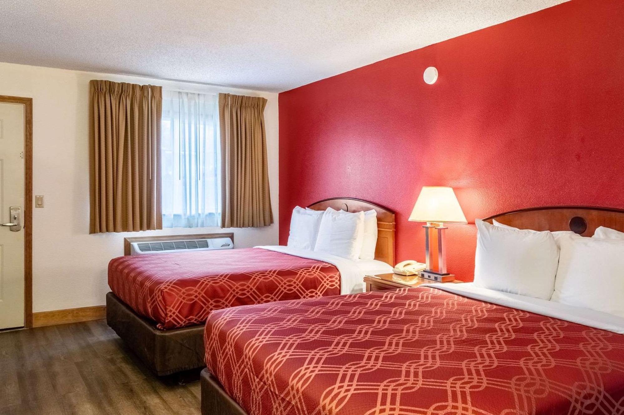 Econo Lodge Inn & Suites Madras Buitenkant foto