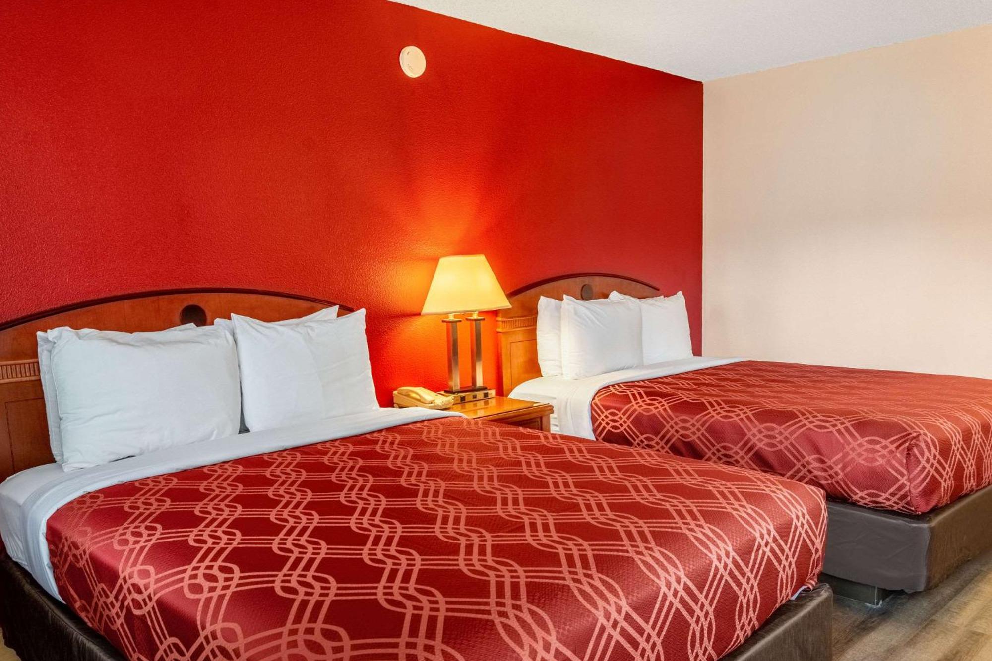 Econo Lodge Inn & Suites Madras Buitenkant foto