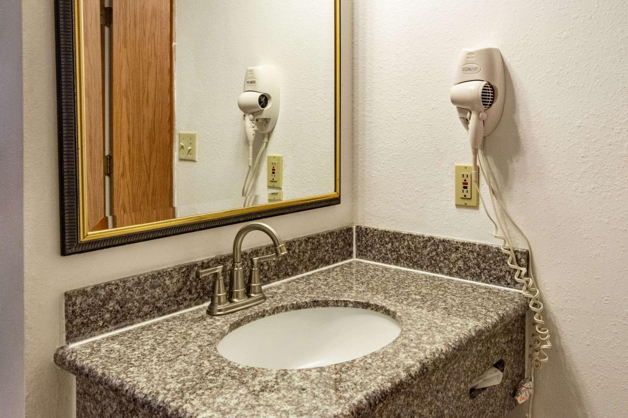 Econo Lodge Inn & Suites Madras Buitenkant foto