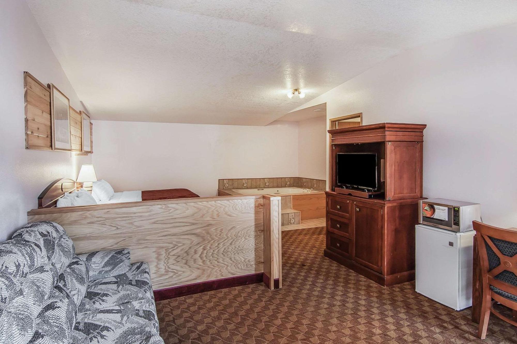 Econo Lodge Inn & Suites Madras Buitenkant foto