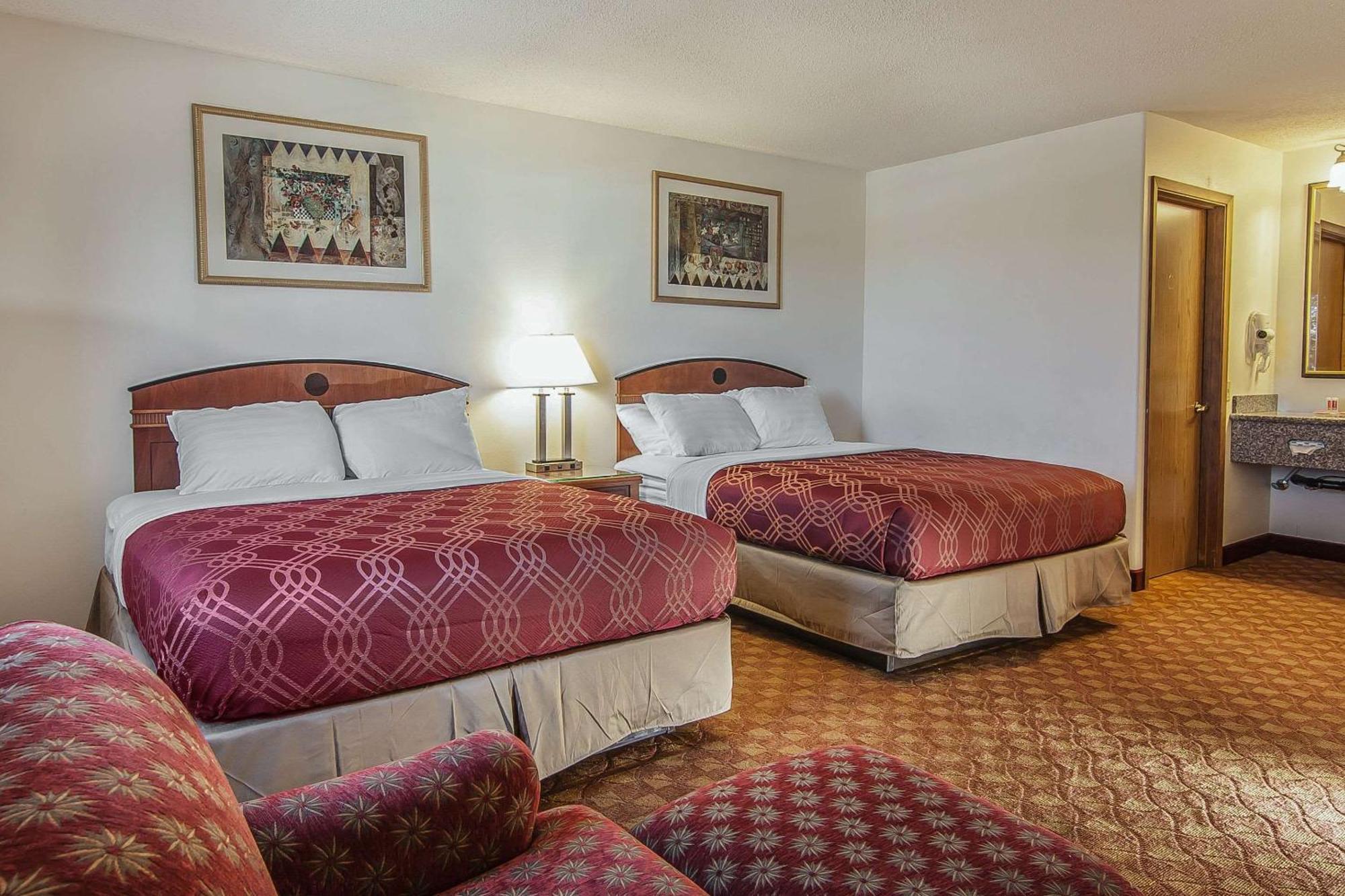 Econo Lodge Inn & Suites Madras Buitenkant foto