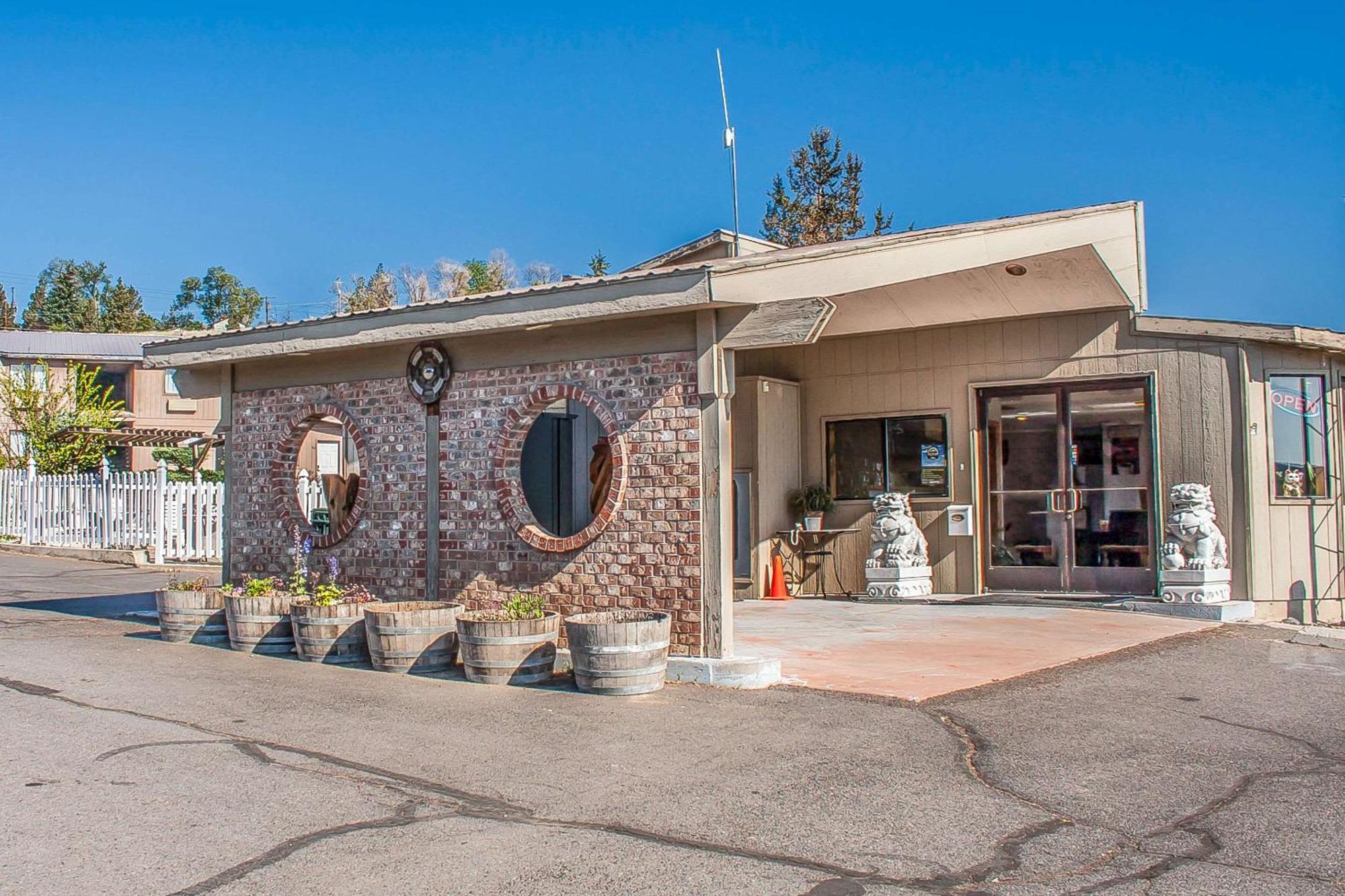 Econo Lodge Inn & Suites Madras Buitenkant foto
