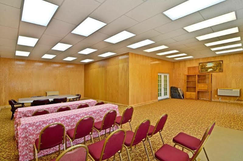 Econo Lodge Inn & Suites Madras Buitenkant foto