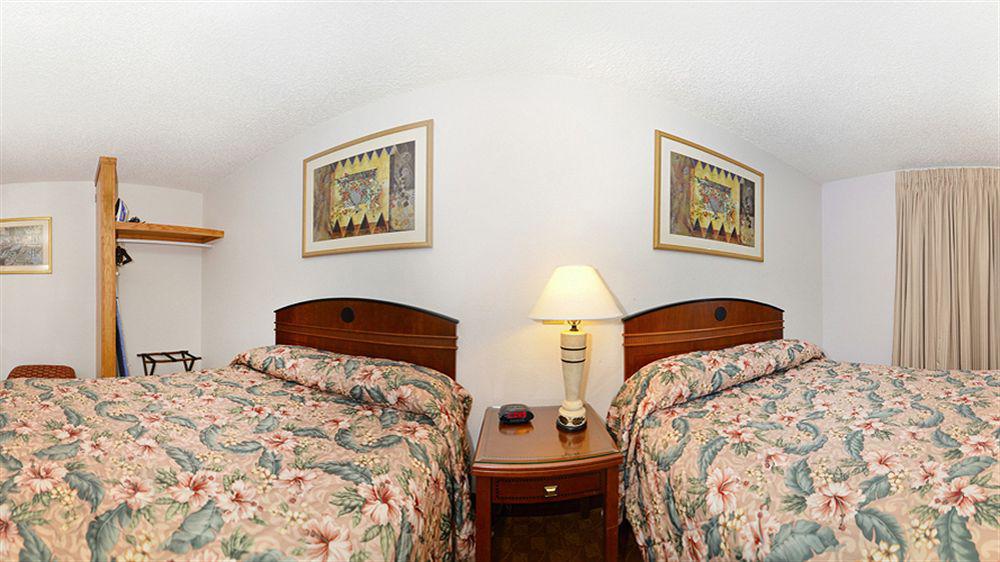 Econo Lodge Inn & Suites Madras Buitenkant foto